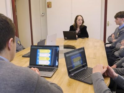 Foireann Foghlama Digití a Threorú ag Acadamh Paitríoch, Mala